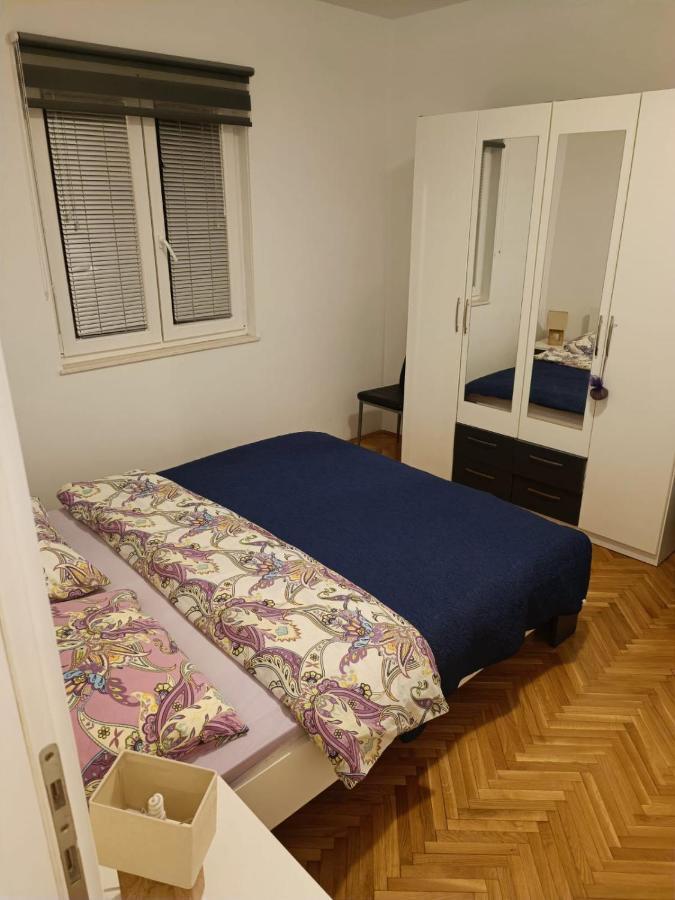 Apartments Josip Žrnovnica エクステリア 写真